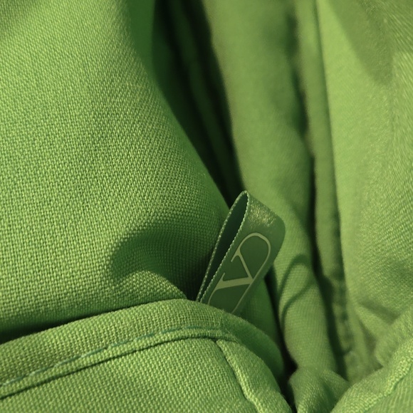 New never used Valentino bag pouch clutch 9x6 in vibrant spring color VLogo bag - Picture 5 of 7
